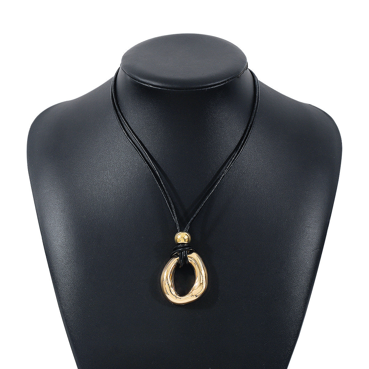 Collar con colgante de círculo irregular dulce y atrevido para mujer, colgante geométrico de aleación con cordón anudado a mano, gargantilla ajustable