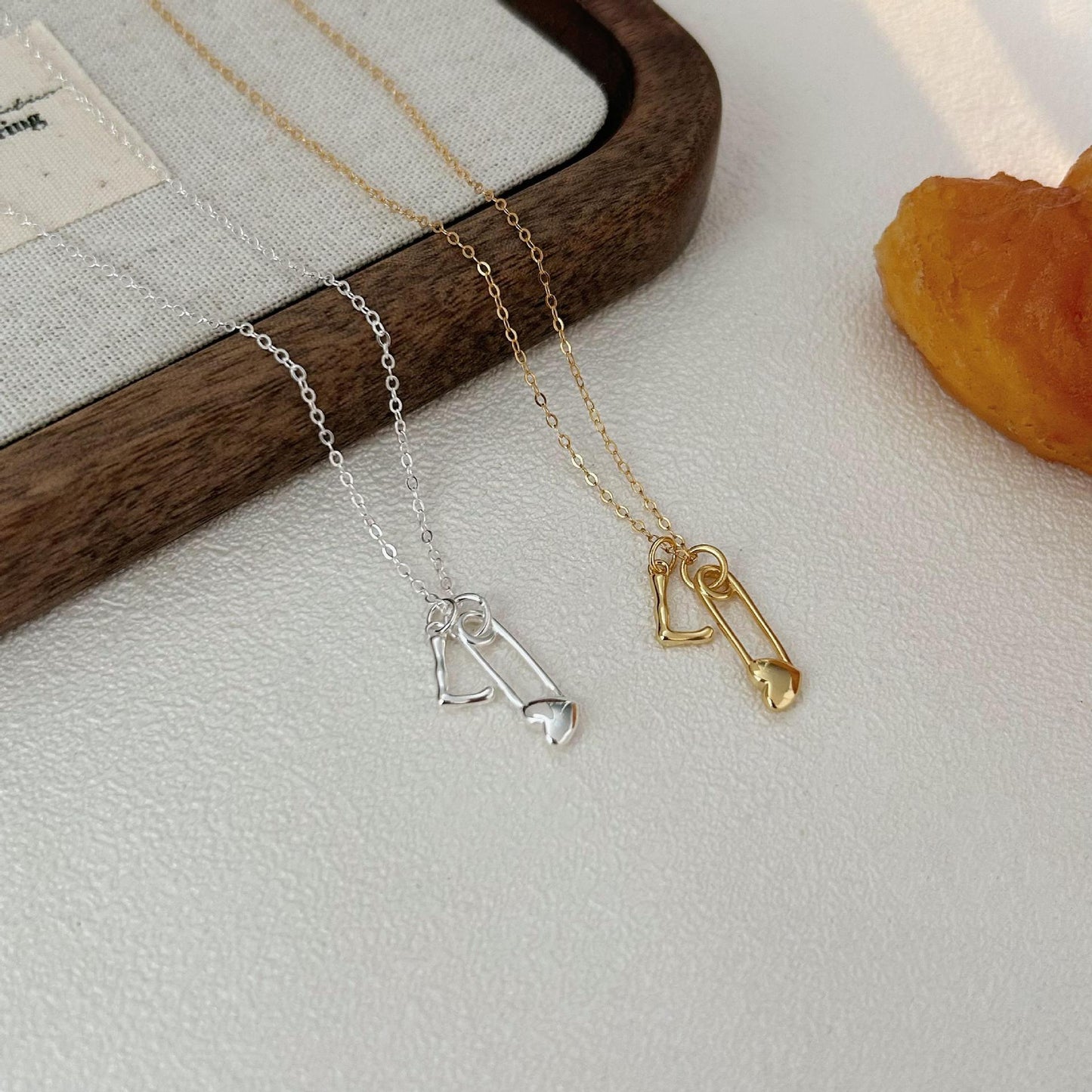 Minimalist Heart-Shaped 925 Sterling Silver Brooch Necklace with Electroplated Finish, Cross Chain Design