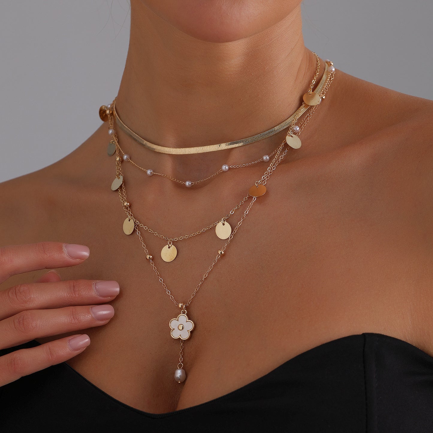Vintage Geometric Floral Pendant Necklace in Alloy with Plated Finish for Women