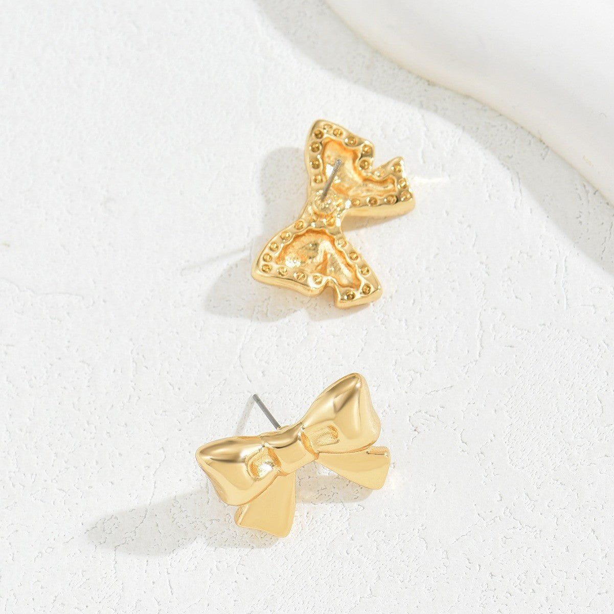 Pendientes de cobre minimalistas con forma de lazo dulce con acabado galvanizado para mujer