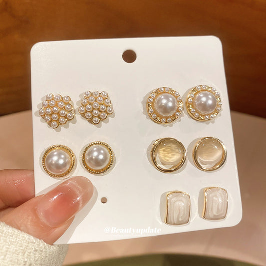 Elegantes Pendientes de Acero Bañado Estilo Vintage con Perlas de Imitación y Acentos de Zirconia Redonda para Mujer