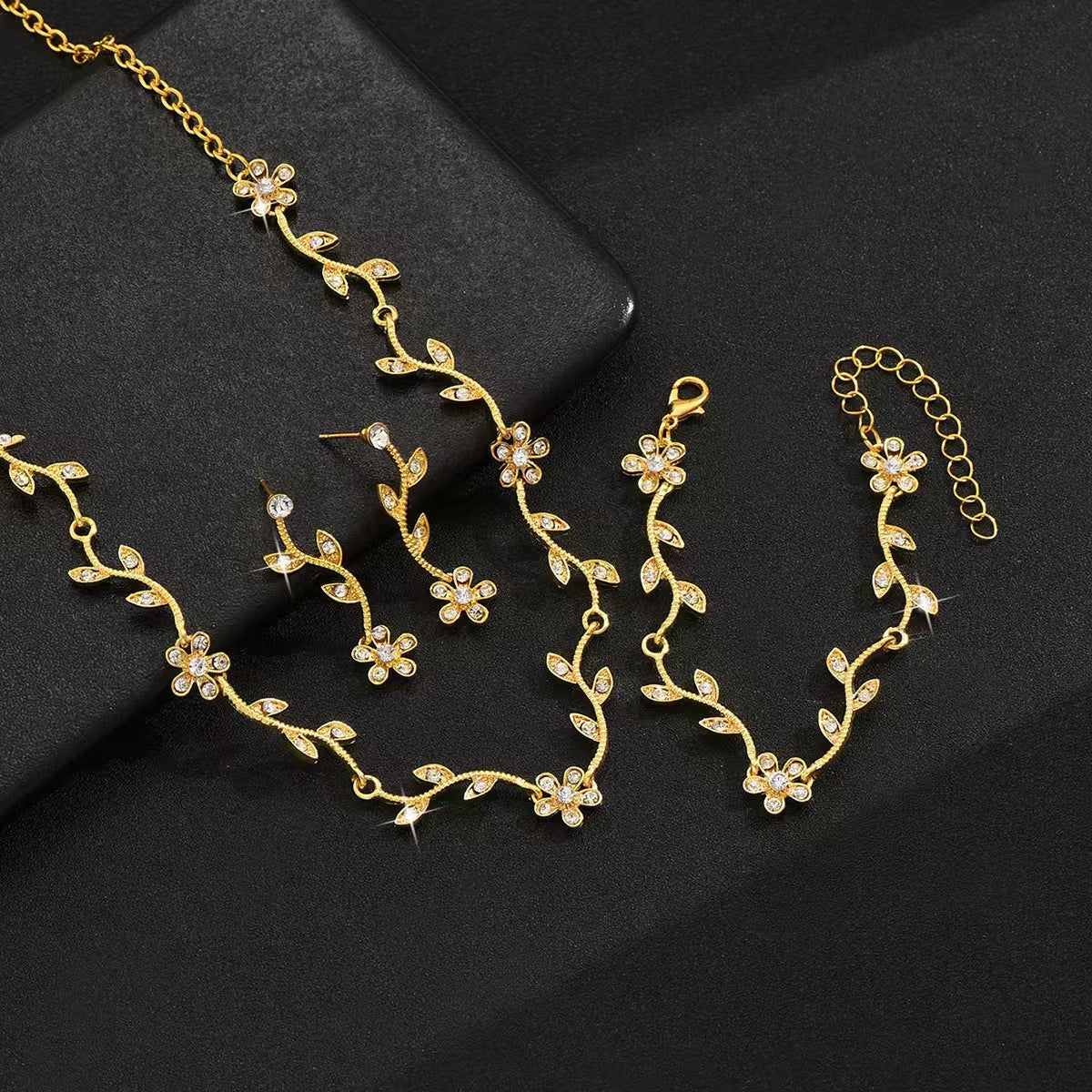 Natural Style Leaf-Shaped Rhinestone-Set Alloy Necklace Earrings Bracelet Jewelry Set for Women with Plated Finish and O-Chain