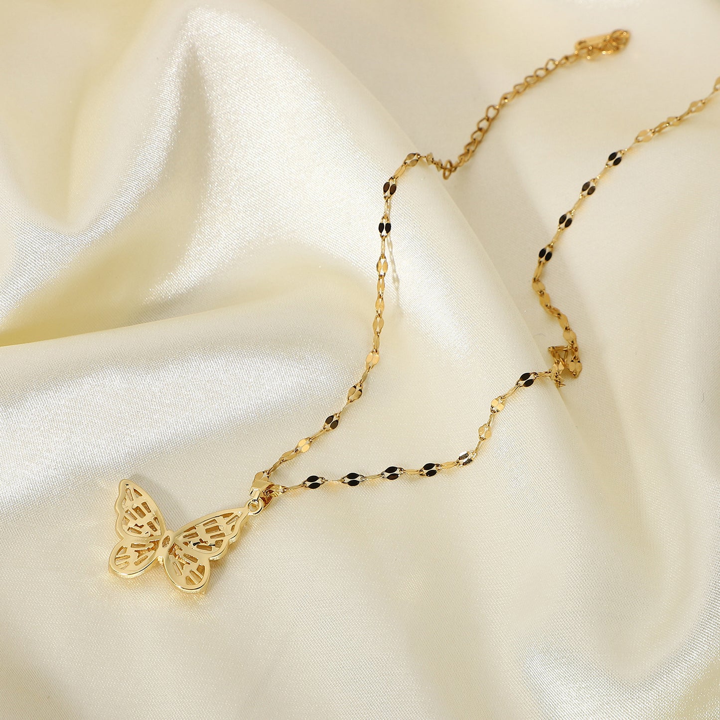 Collar de Mariposa de Acero Inoxidable con Baño de Oro de 18K Estilo Ins con Circonitas Cúbicas para Mujer