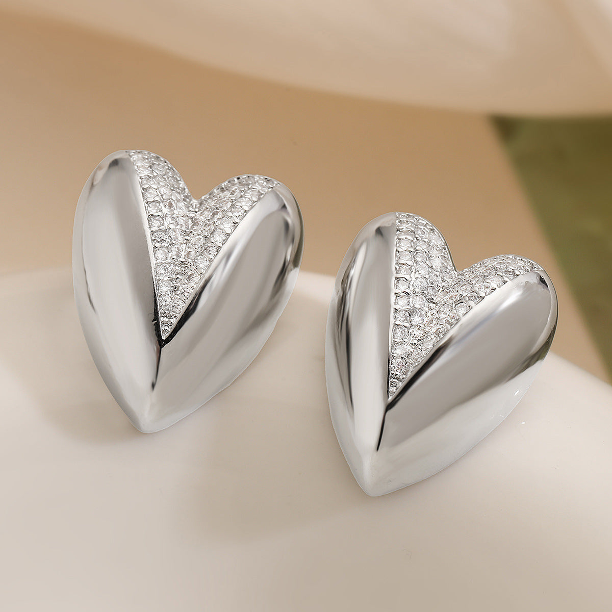 Pendientes de cobre minimalistas con forma de corazón, chapados en oro de 18 quilates y circonitas microengastadas para mujer