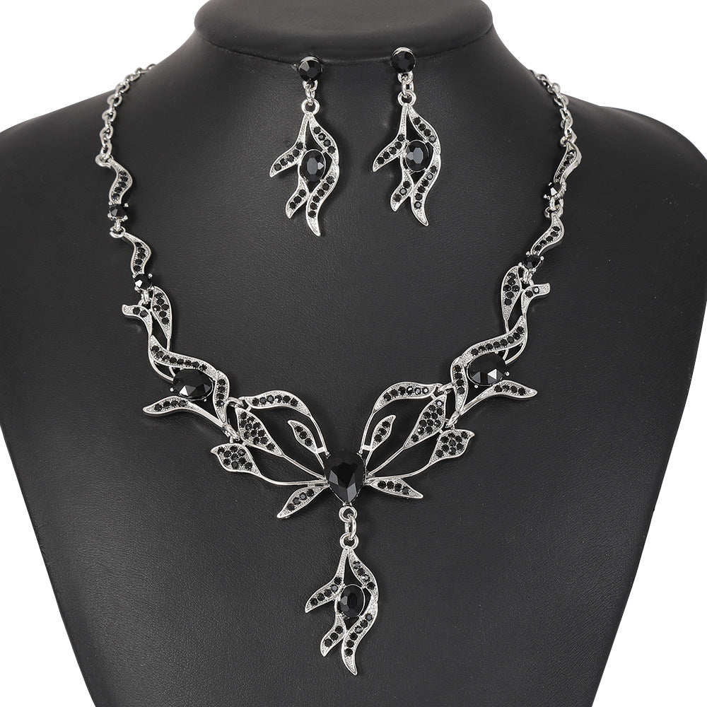 Original Design Floral Leaf Pendant Necklace Set with Alloy Snake Chain and Matching Earrings for Women