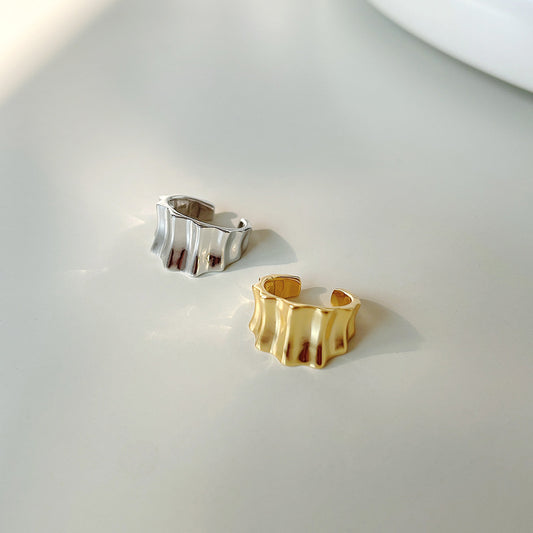 Orecchini Minimalisti Geometrici a Forma di Ingranaggio in Argento Sterling 925 con Finitura Artigianale