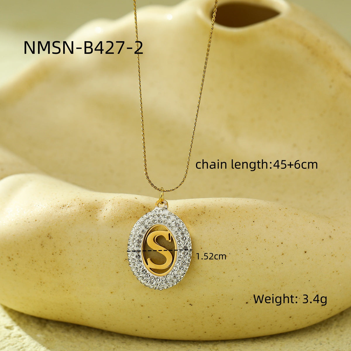 Collana da donna alla moda con ciondolo ovale in acciaio inossidabile con intarsio in zircone e lettera traforata