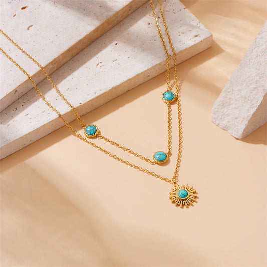 Collana Pendente Sole Vintage con Intarsio Turchese, Catena Doppia Strato in Acciaio Inossidabile