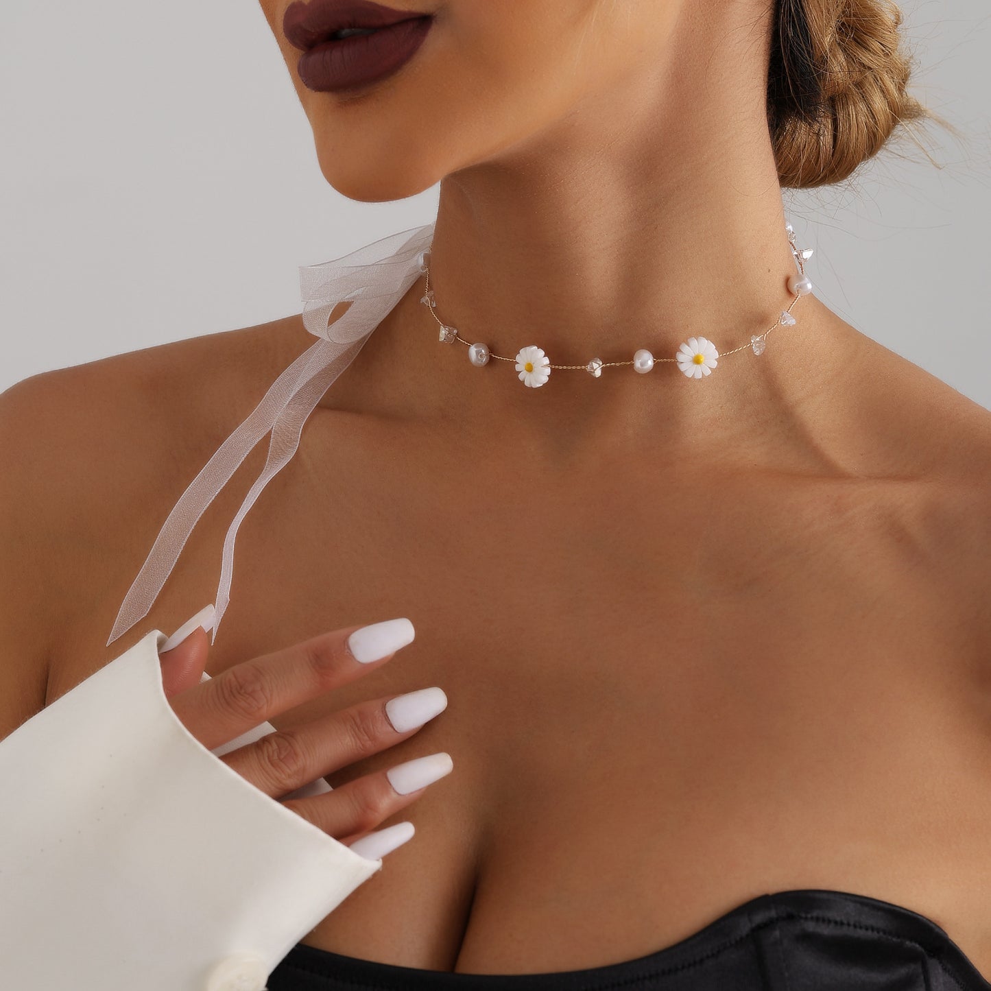 Elegant Bowknot Ribbon Necklace for Brides Luxury Geometric Pendant with Electroplated Metal Chain