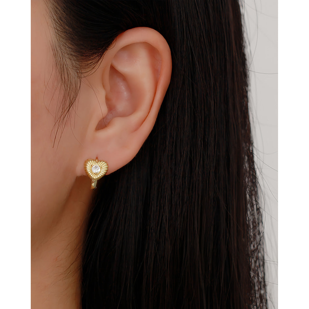 Elegantes aretes de aro chapados en plata de ley 925 con diamantes de imitación en forma de corazón para mujer