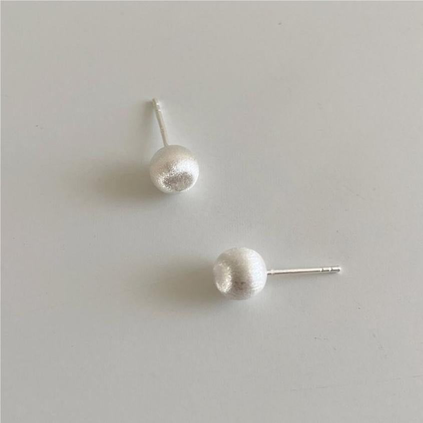 Minimalist Geometric Heart-Shaped 925 Sterling Silver Stud Earrings for Women with Textured Bead Finish