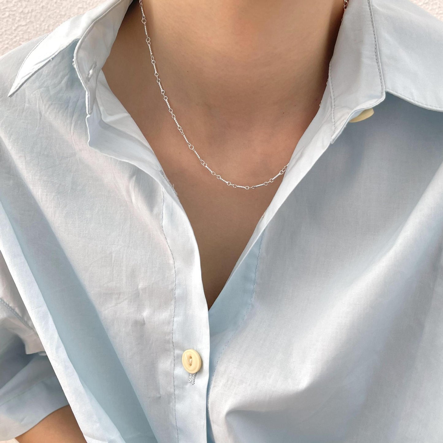 Collana da donna in argento sterling 925 minimalista con linea geometrica attorcigliata