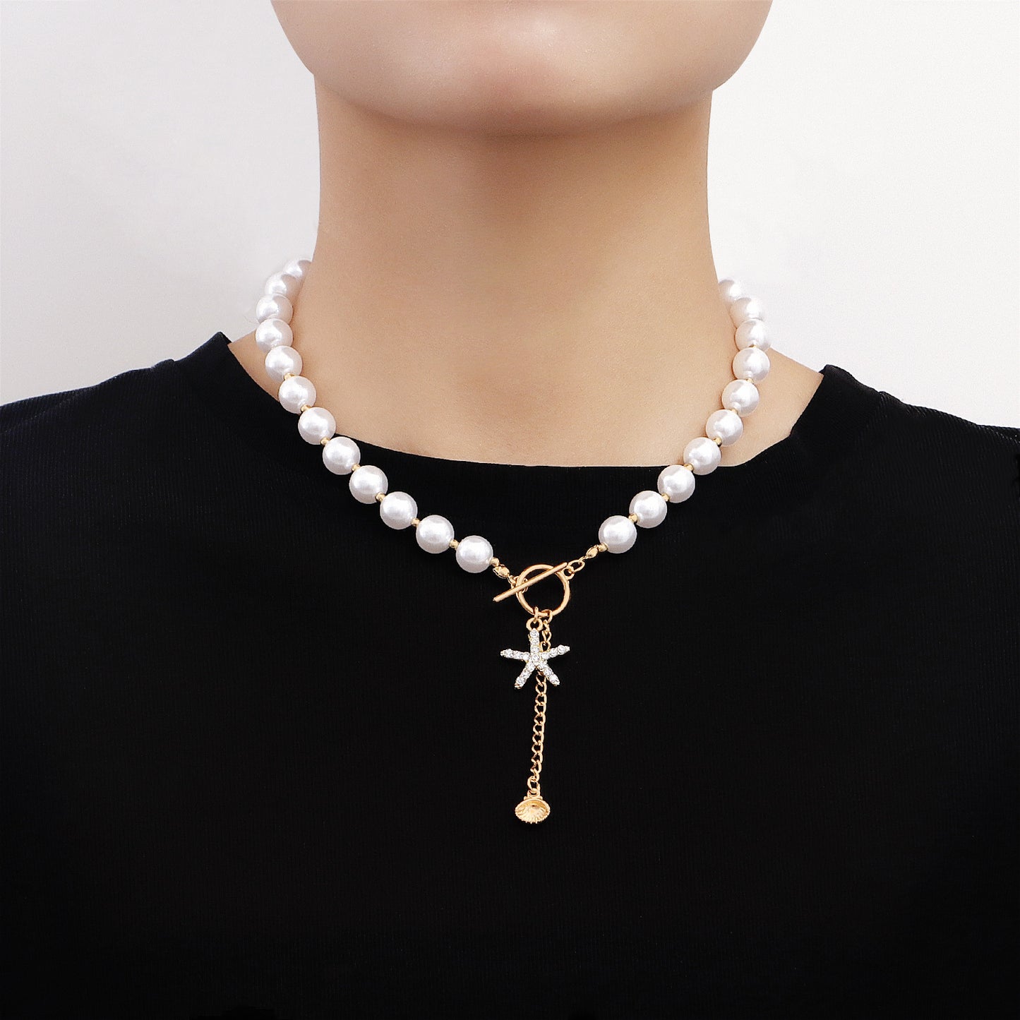 Fashionable Star-Shaped Alloy Pendant Necklace with Rhinestone Accents for Women, Electroplated Geometric Beach Shell-Inspired Choker