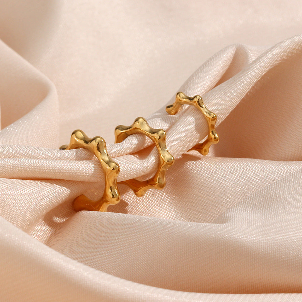 Fashionable Geometric Stainless Steel Hypoallergenic Ear Clips with 18K Gold Plating and Rivet Detail