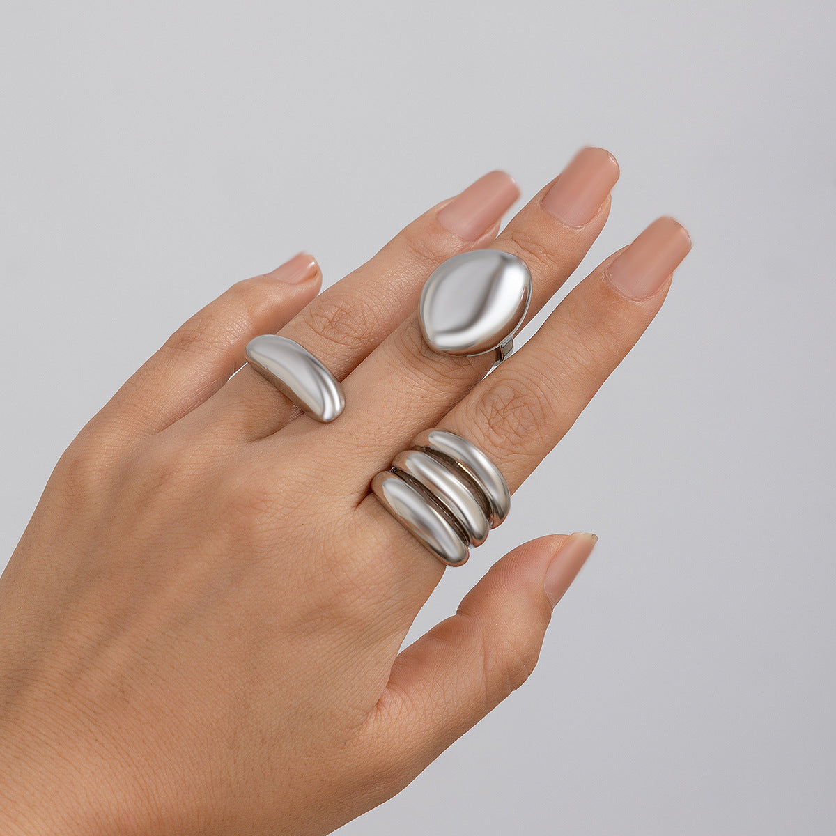 Minimalist Geometric Open Ring for Women in Zinc Alloy with Plated Finish and Curved Linear Design