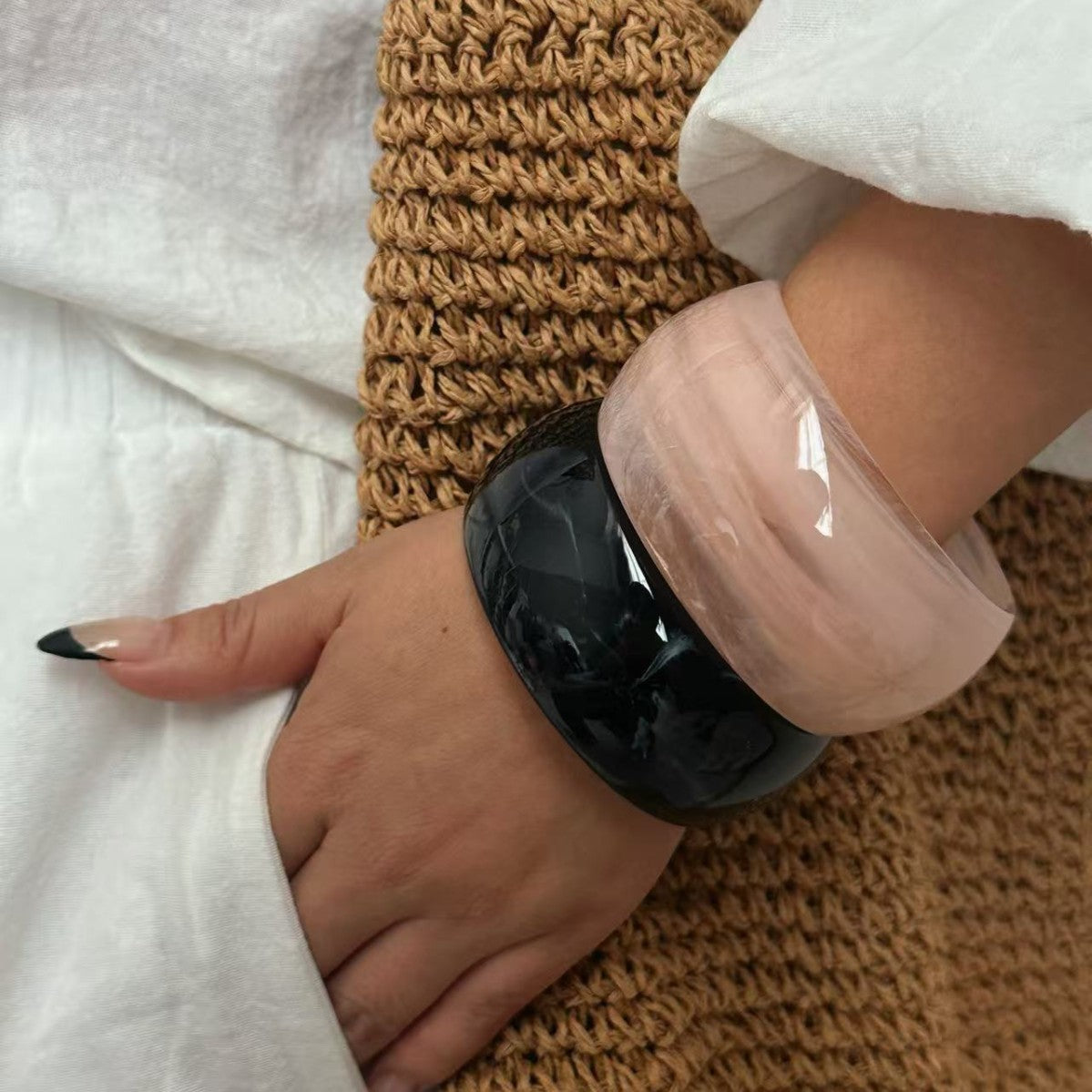 Minimalist Geometric Round Acrylic Drip Oil Gradient Bracelet for Women