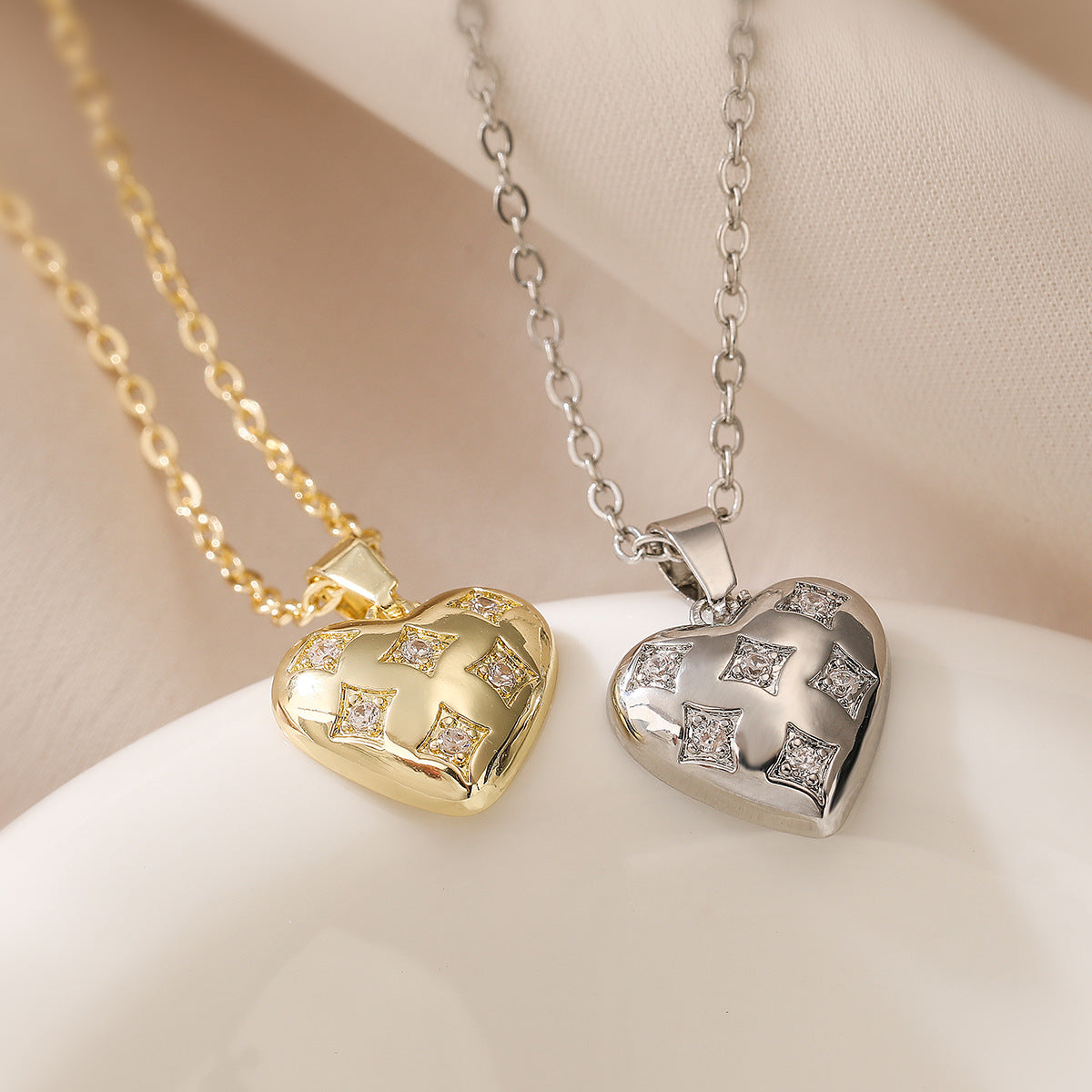 Minimalist Heart-Shaped Copper Pendant Necklace with Gold Plating and Zircon Accents for Women