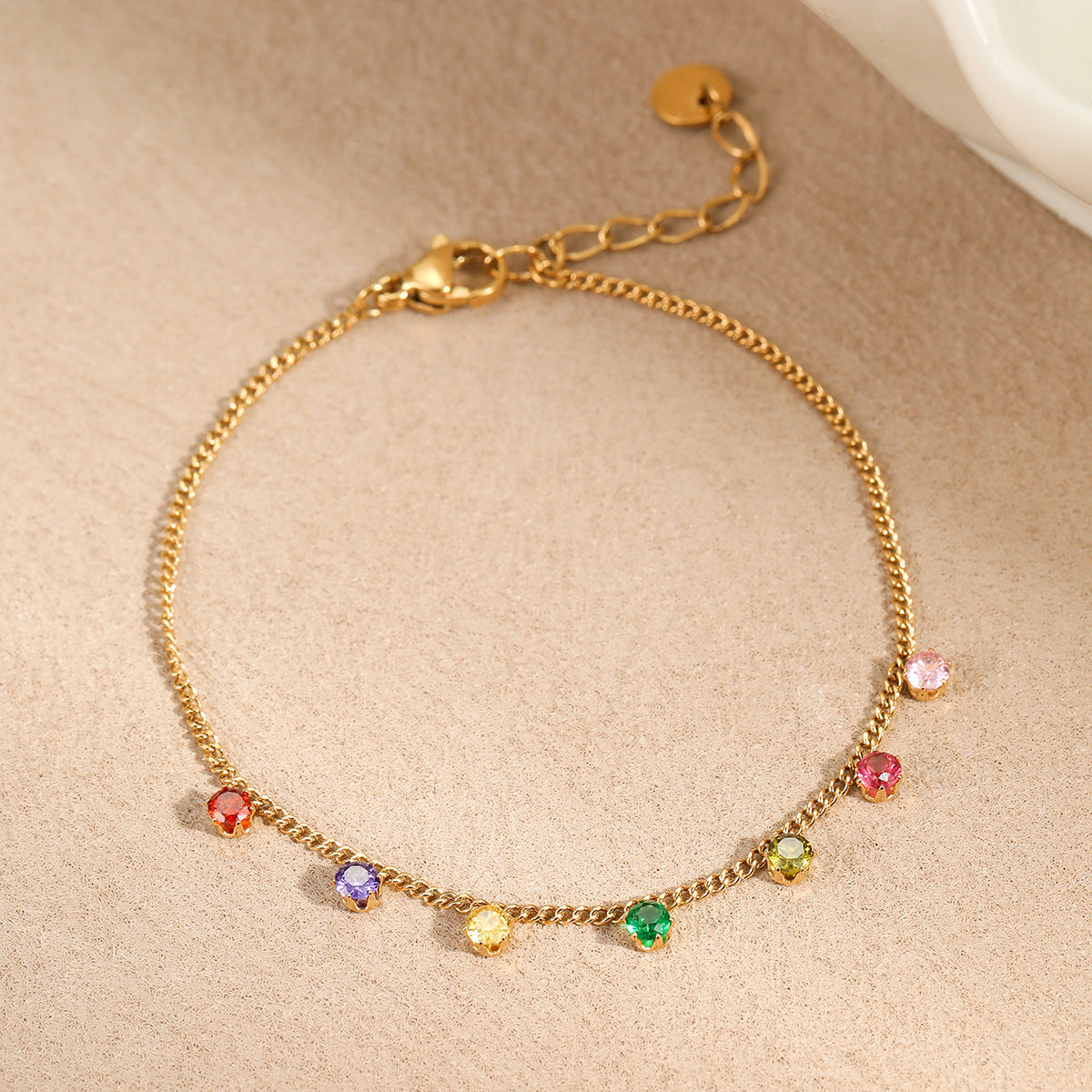 Collana da donna alla moda placcata in acciaio inossidabile con motivo geometrico, ciondolo a zircone colorato e dettagli a frange