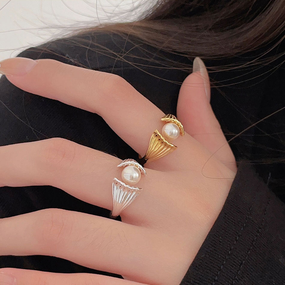 Anello Minimalista a Cuore in Argento Sterling 925 con Dettaglio Geometrico Smussato da Donna