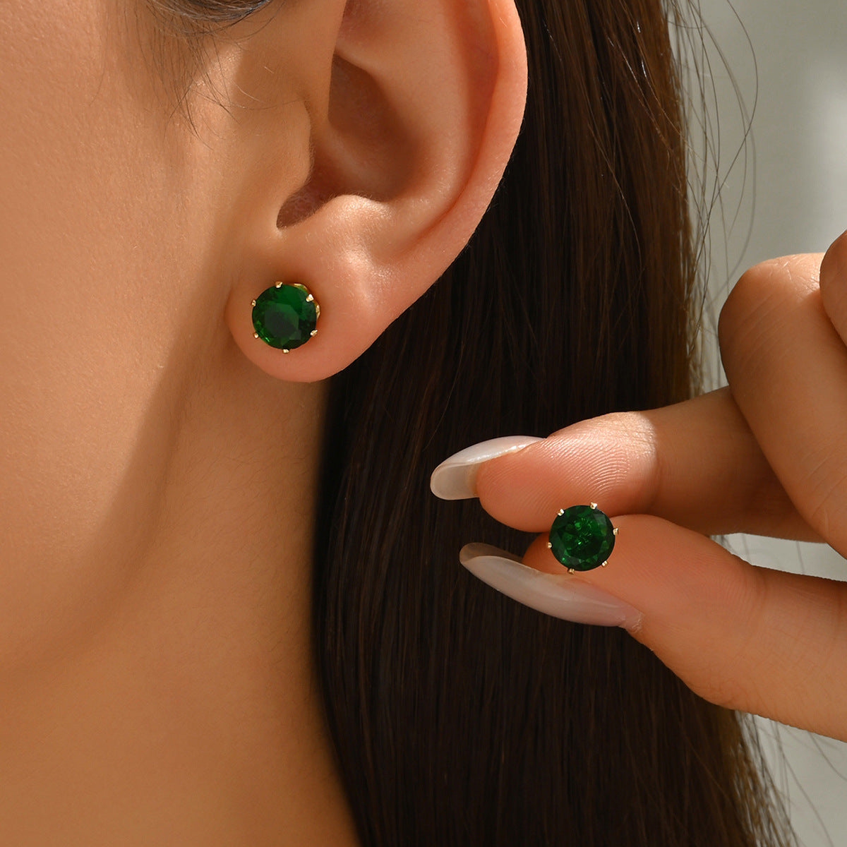 Set de pendientes geométricos minimalistas con circonitas incrustadas para mujer con formas redondas, ovaladas y de aro