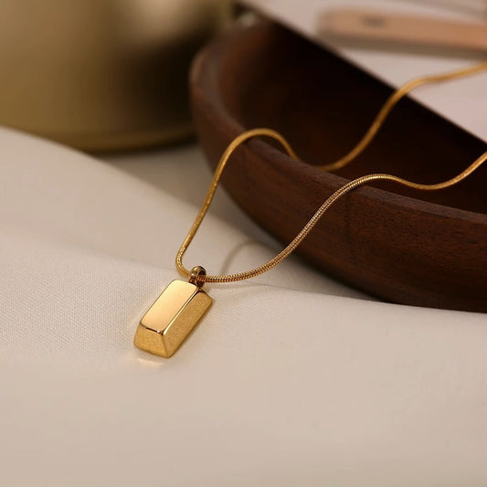 Collar Minimalista de Acero Inoxidable con Baño de Oro de 18K, Colgante Cuadrado Geométrico en Forma de Ladrillo y Cadena de Serpiente para Mujer