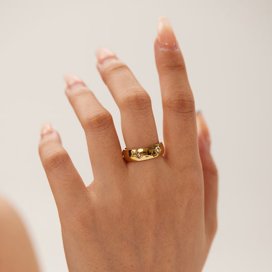 Minimalist Titanium Steel Geometric Eight-Pointed Star Ring with Rhinestone Inlay for Women