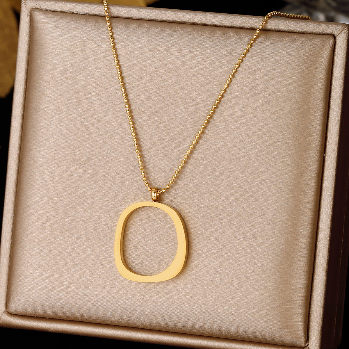 Minimalist Geometric Oval Titanium Steel Necklace for Women with Polished Stainless Steel Chain