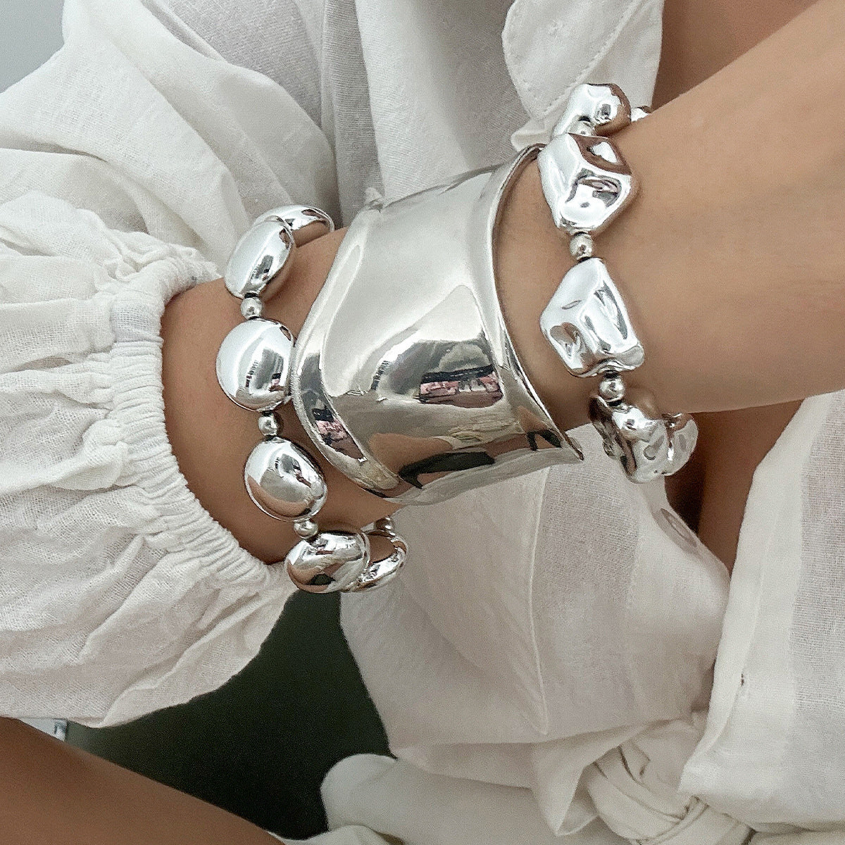 Pulsera barroca asimétrica geométrica de aleación con acabado pulido para mujer