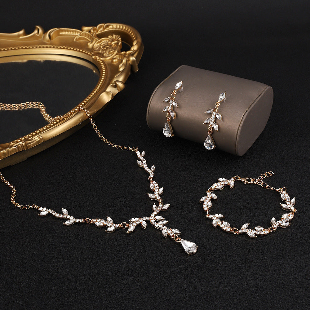 Natural Style Water Drop Shaped Alloy Necklace Set with Rhinestone Inlay for Women Featuring O-Chain, Earrings and Bracelet