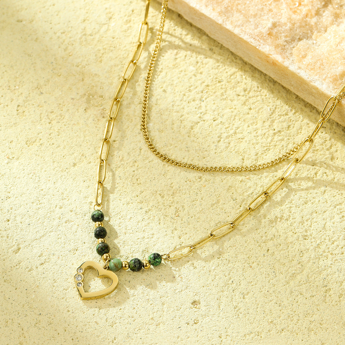 Collar Minimalista de Doble Cadena con Colgante de Corazón de Circonita en Acero Inoxidable con Acabado Chapado para Mujer
