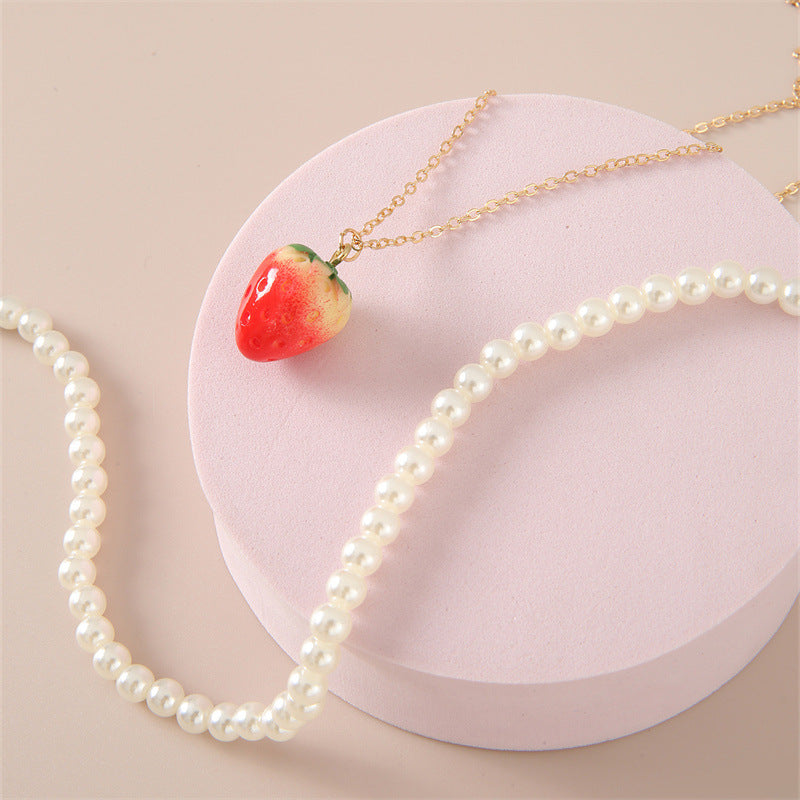 Graziosa collana con ciondolo a fragola per bambine con accenti di perle, set di gioielli per bambini a forma di frutta minimalista