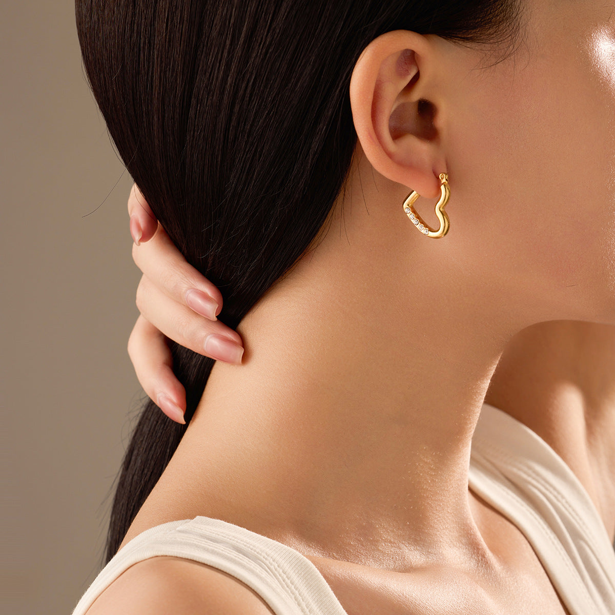 Orecchini a cerchio aperti da donna con strass a forma di cuore, in acciaio inossidabile placcato oro 18 carati, stile minimalista
