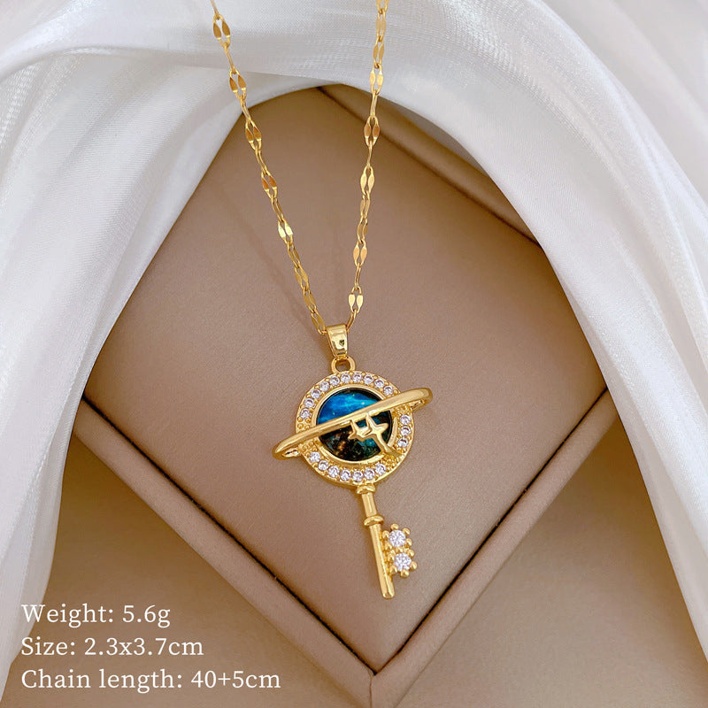 Collana con ciondolo a luna geometrico minimalista per uomo e donna, catena in acciaio inossidabile con strass.