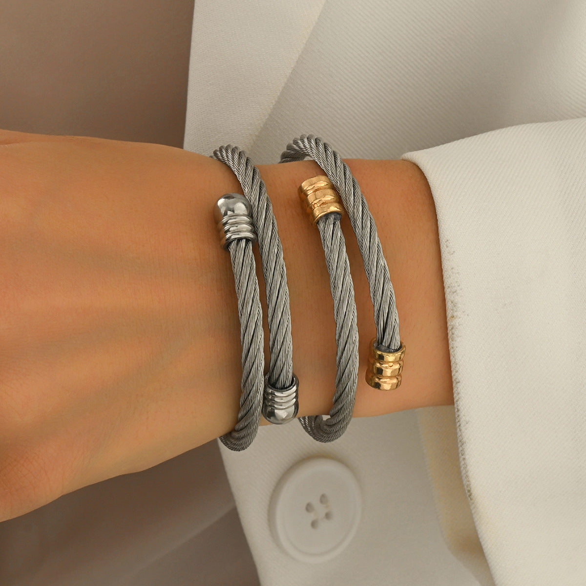 Pulsera Brazalete Ajustable Geométrica de Cobre con Acabado Galvanizado para Mujer, Diseño Moderno