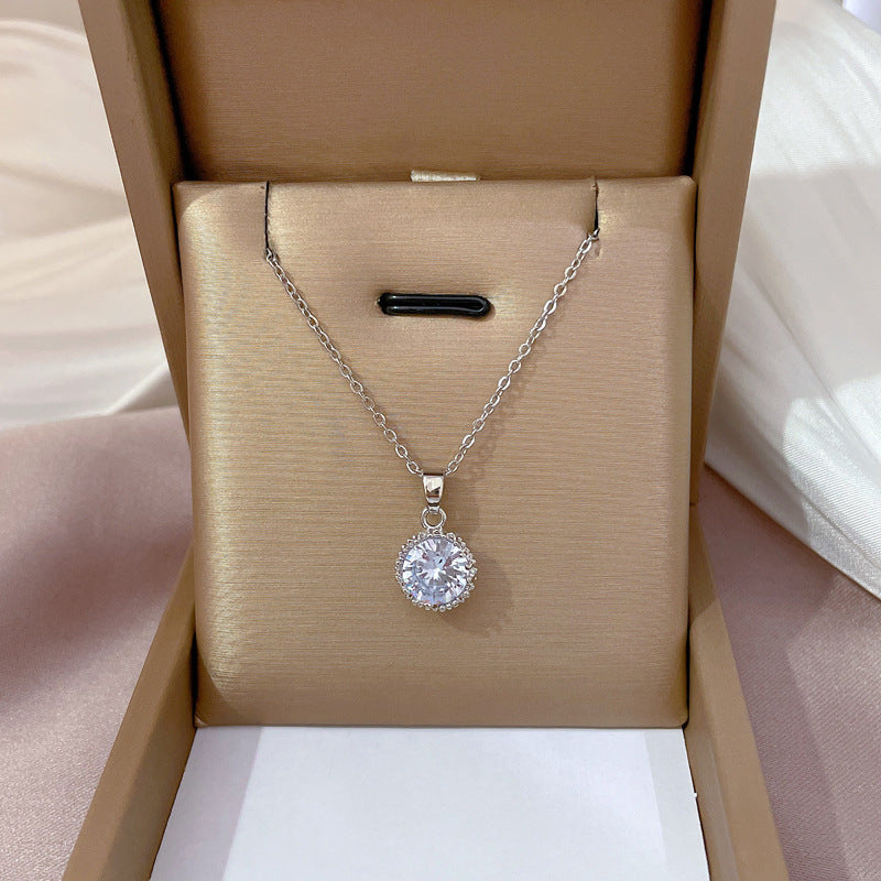 Collar con colgante geométrico de lujo minimalista con diamantes de imitación en acero de titanio y oro para mujer