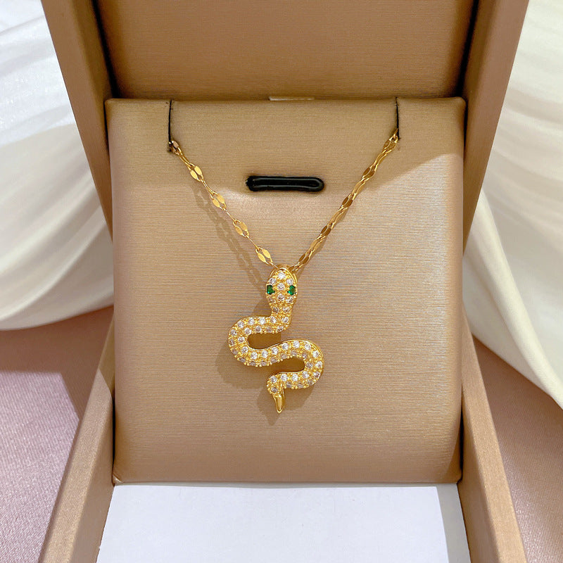 Collar con colgante de serpiente de ojo verde para mujer, de acero de titanio con diamantes de imitación, cadena geométrica
