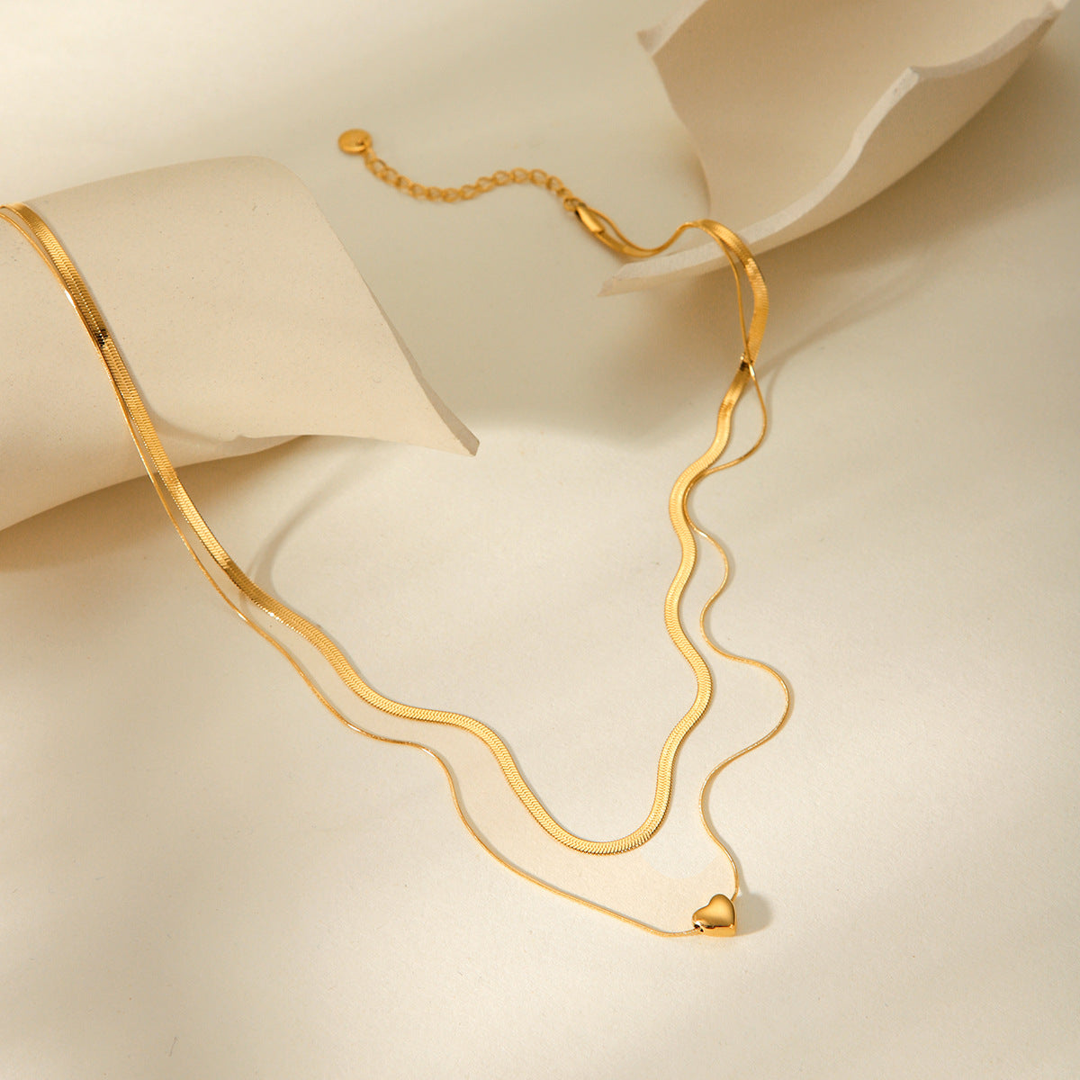 Collar de acero inoxidable con colgante de corazón y cadena de serpiente de doble capa chapado en oro de 18 quilates estilo Ins minimalista para mujer