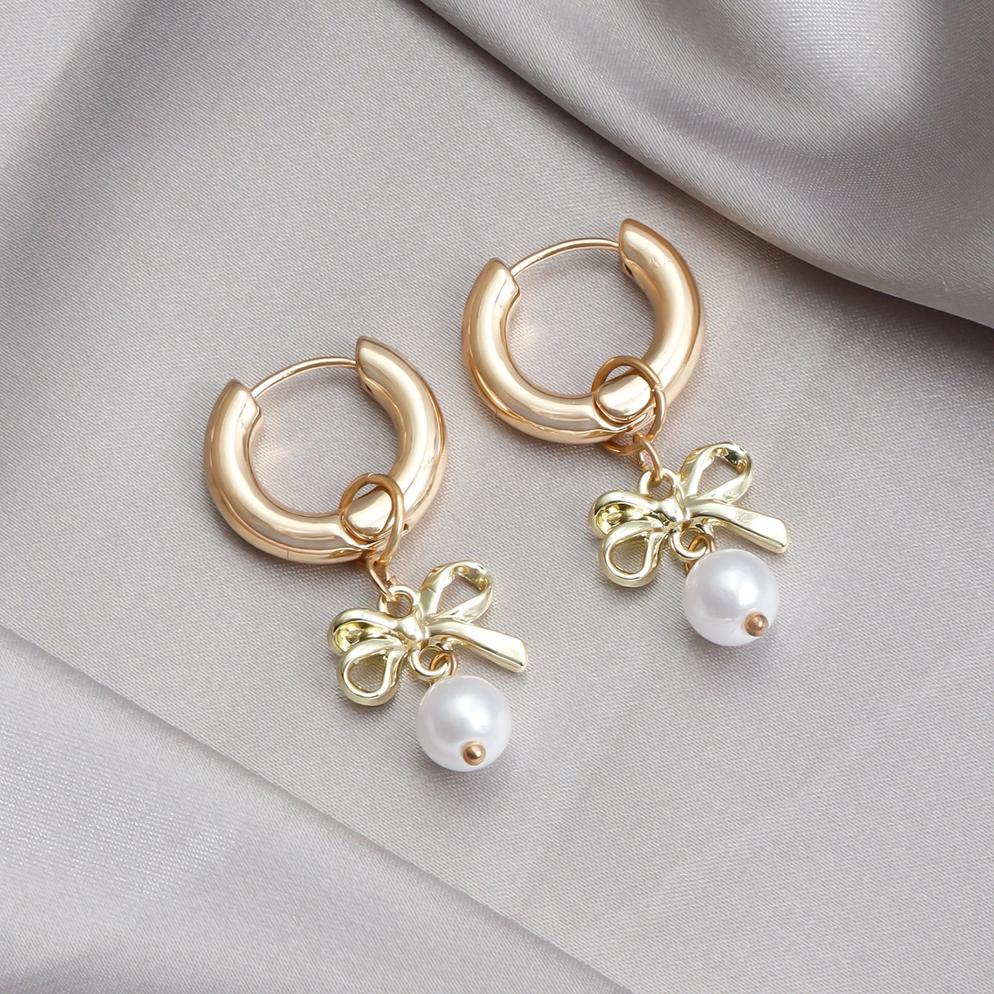 Aretes de aro simétricos con perlas y lazo de estilo vintage para mujer, con base de aleación y acabado galvanizado