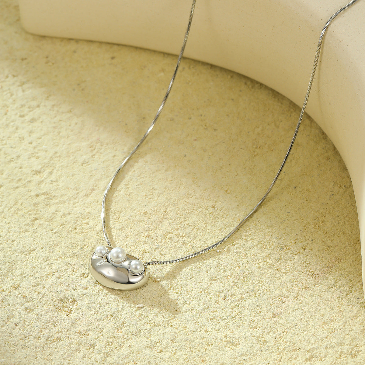 Collar con Colgante Geométrico Minimalista de Acero Inoxidable con Acabado Chapado en Cadena de Serpiente para Mujer