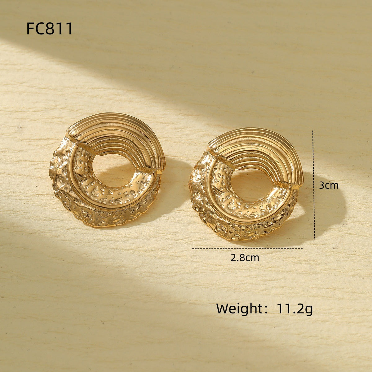 Pendientes de tuerca de acero de titanio texturizado irregular geométrico minimalista para mujer con acabado mate tipo roca y superficie galvanizada