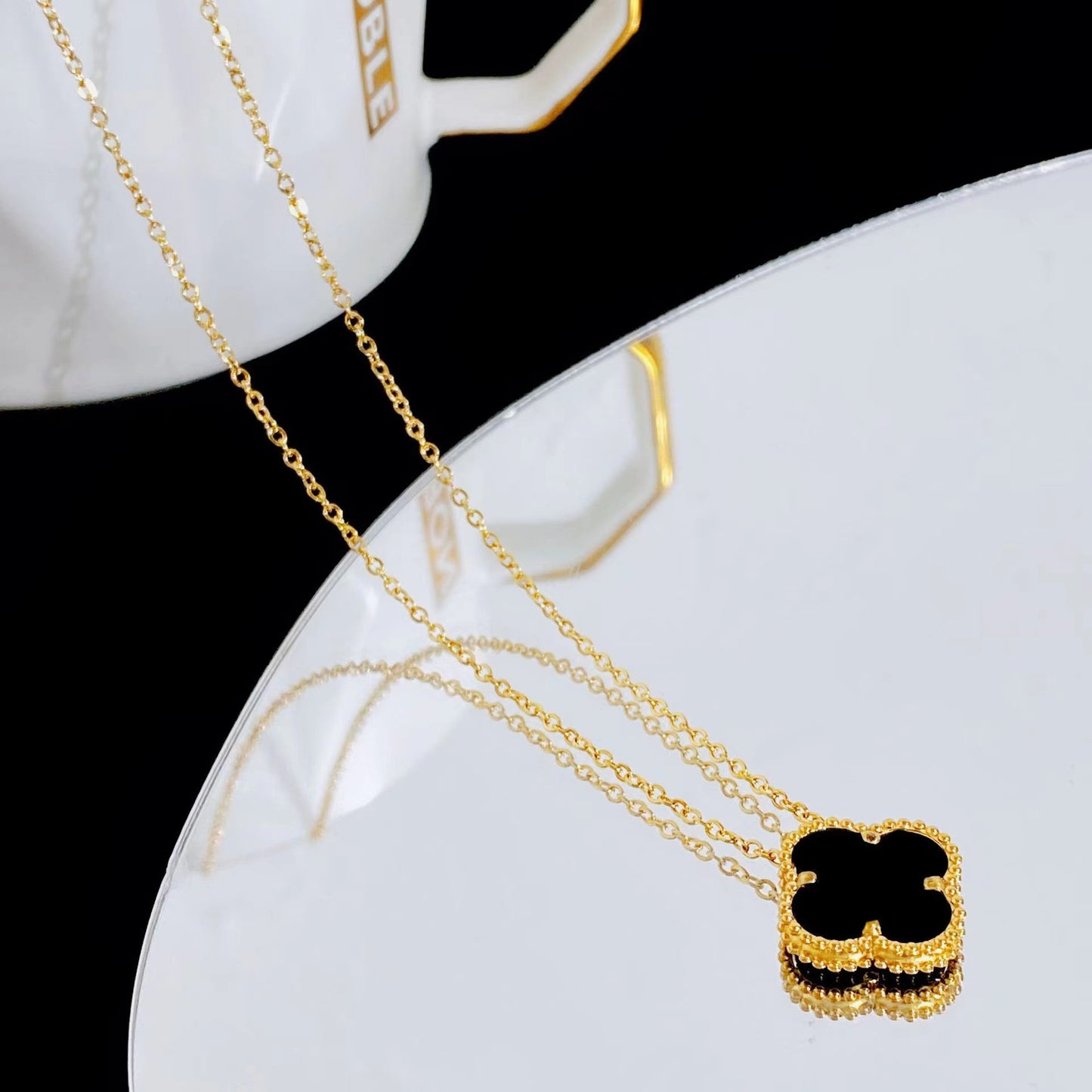 Collana pendente con quadrifoglio in acciaio al titanio placcato oro rosa 18 carati minimalista di lusso da donna