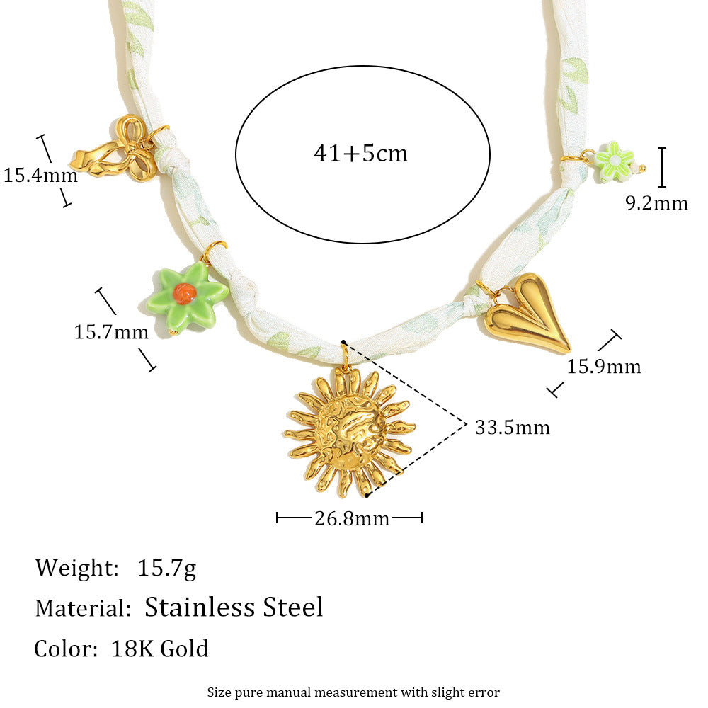 Collana con pendente a forma di sole dolce e audace per donna in acciaio inossidabile con placcatura in oro 18 carati, ciondolo a forma di cuore in acciaio al titanio su catena standard