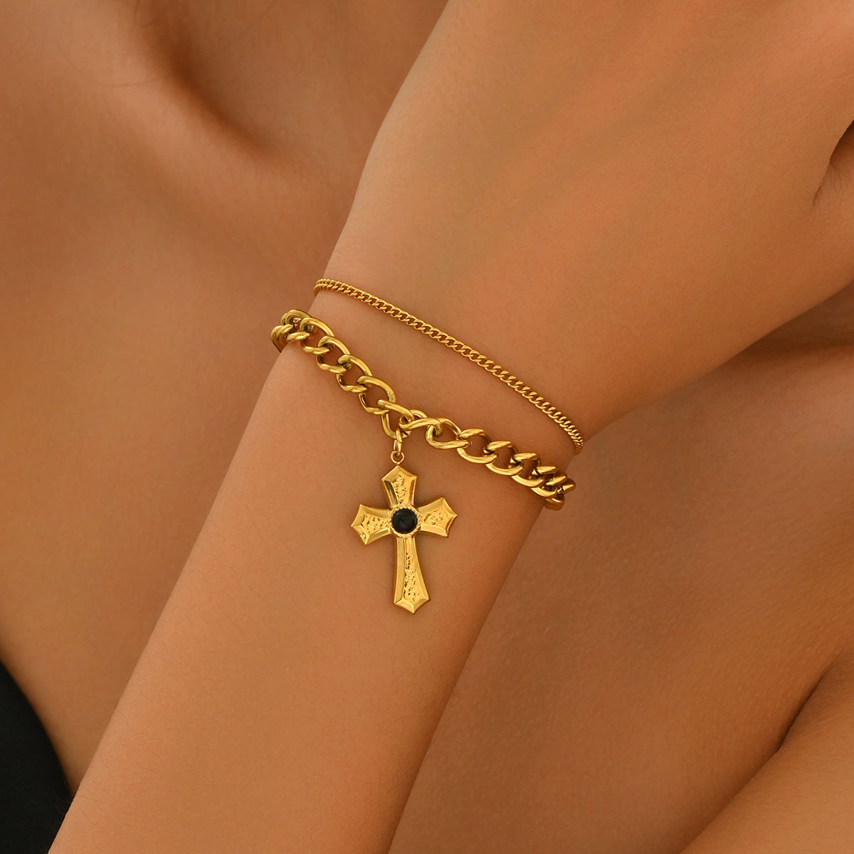 Pulsera geométrica de varias capas para mujer con colgante de cruz e incrustaciones de piedras preciosas en cobre