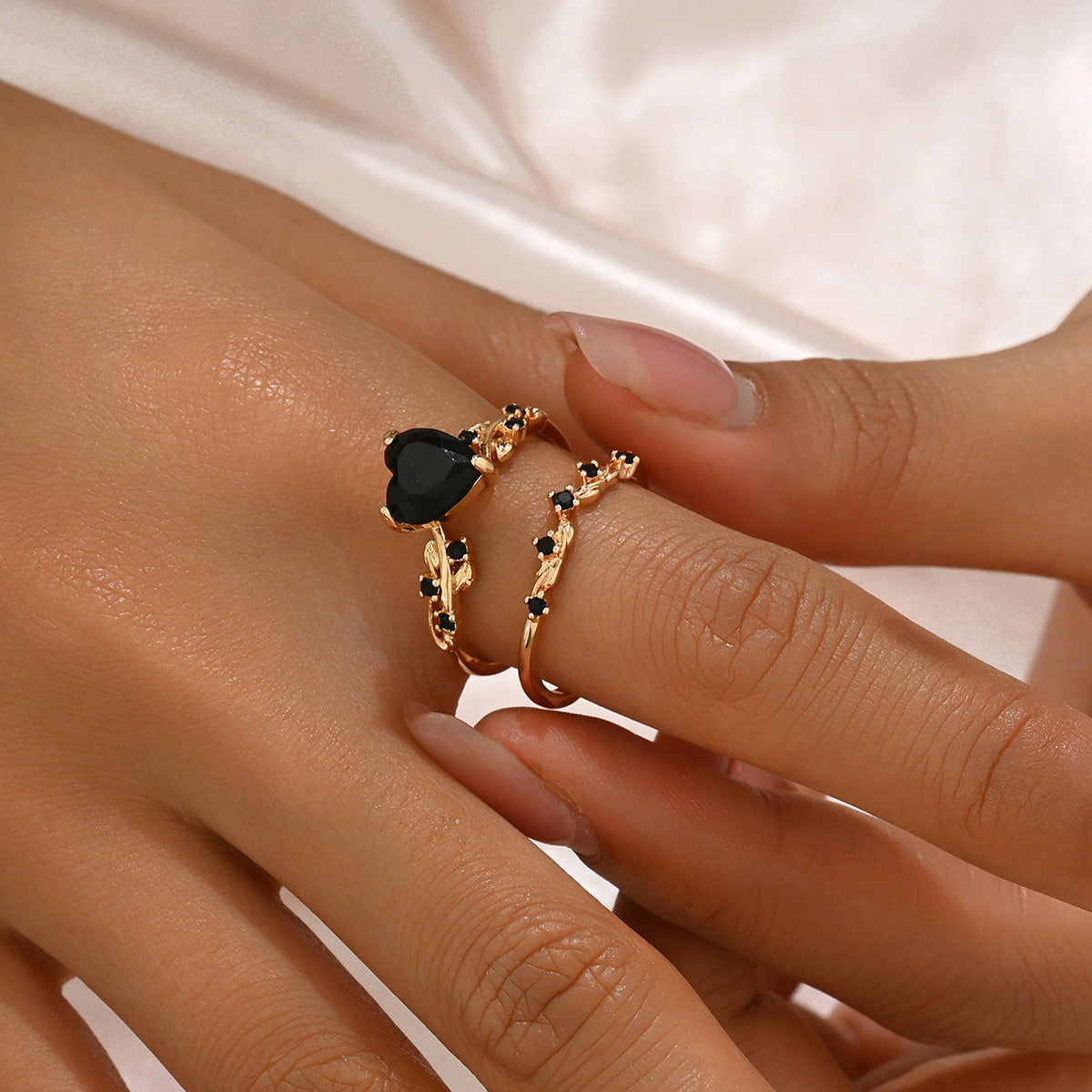 Anello da donna in lega con zirconi a forma di cuore, grazioso e minimalista, per coppie, elegante, coordinato