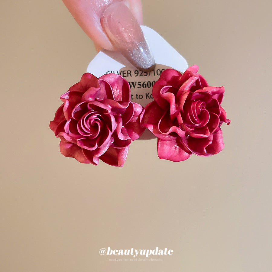 Pendientes de tachuela de flor de resina, minimalistas y elegantes, para mujer con postes de acero inoxidable, ligeros, de lujo, para uso diario