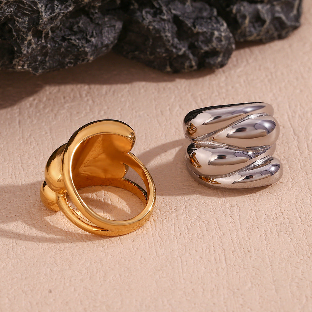 Anello da donna creativo in acciaio inossidabile geometrico placcato oro 18 carati con design a goccia a onda