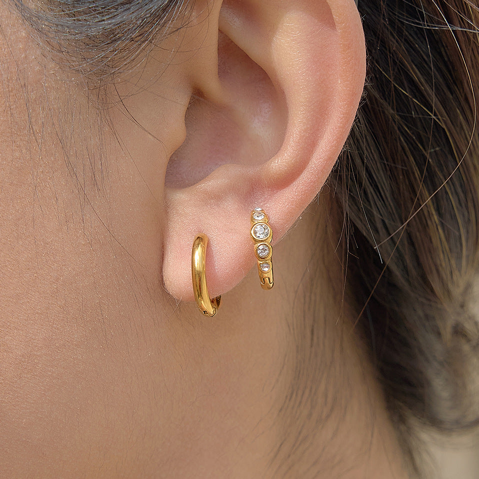 Orecchini a cerchio da donna in acciaio inossidabile placcato con strass, modello geometrico minimalista