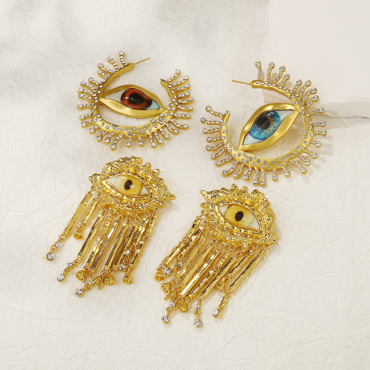 Pendientes colgantes de ojo de demonio de estilo vintage atrevido para mujer con incrustaciones de diamantes de imitación con base de aleación y chapado en oro