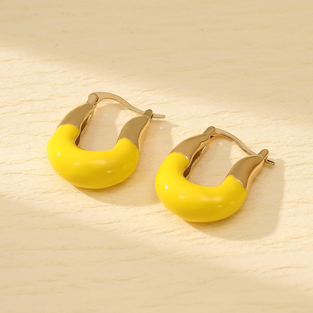 Orecchini a U alla moda da donna in acciaio al titanio con rivestimento in smalto, finitura lucida, design minimalista e adatto all'ufficio