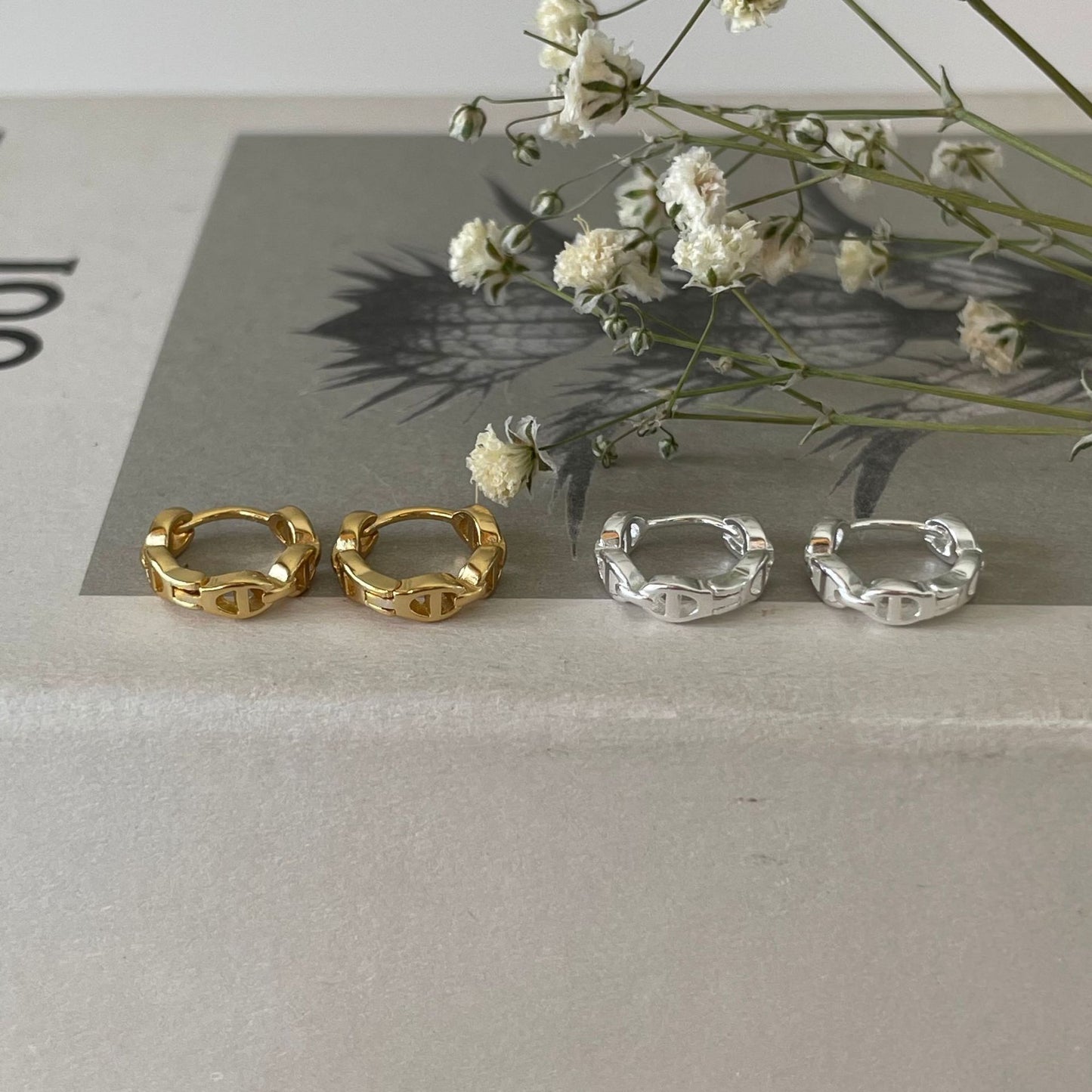 Pendientes de tuerca minimalistas de plata de ley 925 con forma de gota de agua y perla incrustada para mujer